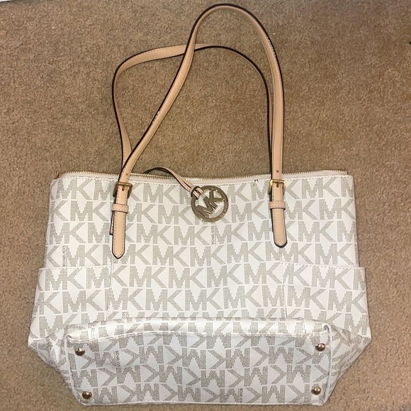 Michael Kors Handbags - Michael Kors purse